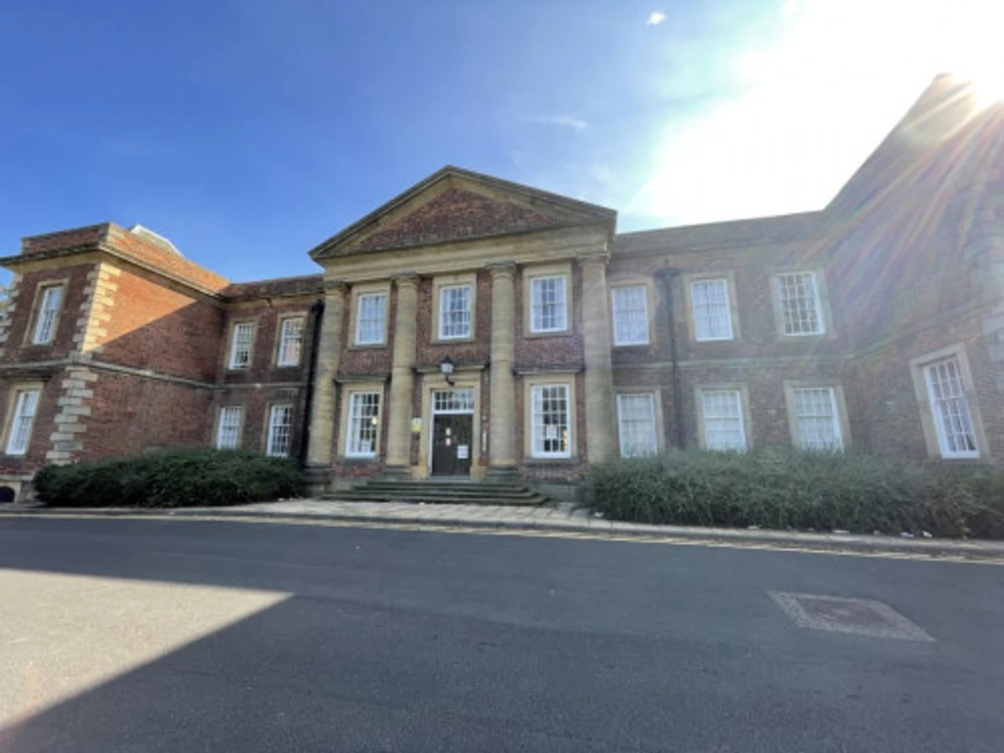 Quarto de estudante económico perto do campus em 