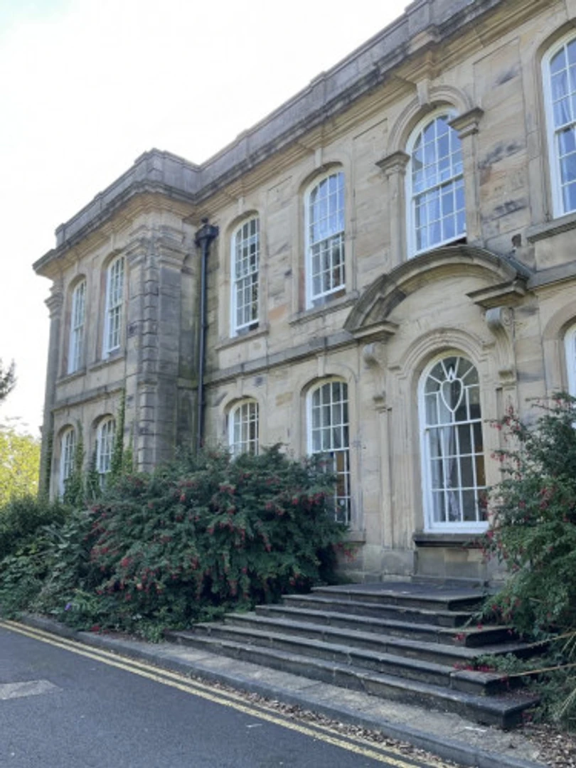 Quarto de estudante económico com localização conveniente em 