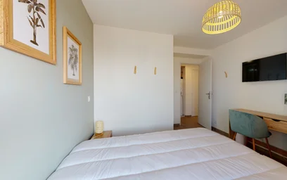 Private room at 12 rue Guillaume d'Autignac, image 12 of 18
