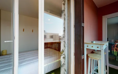 Private room at 12 rue Guillaume d'Autignac, image 3 of 18