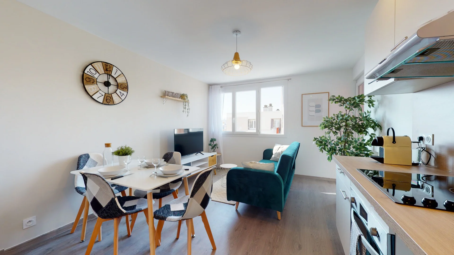 Chambre confortable pour étudiants disponible dans 