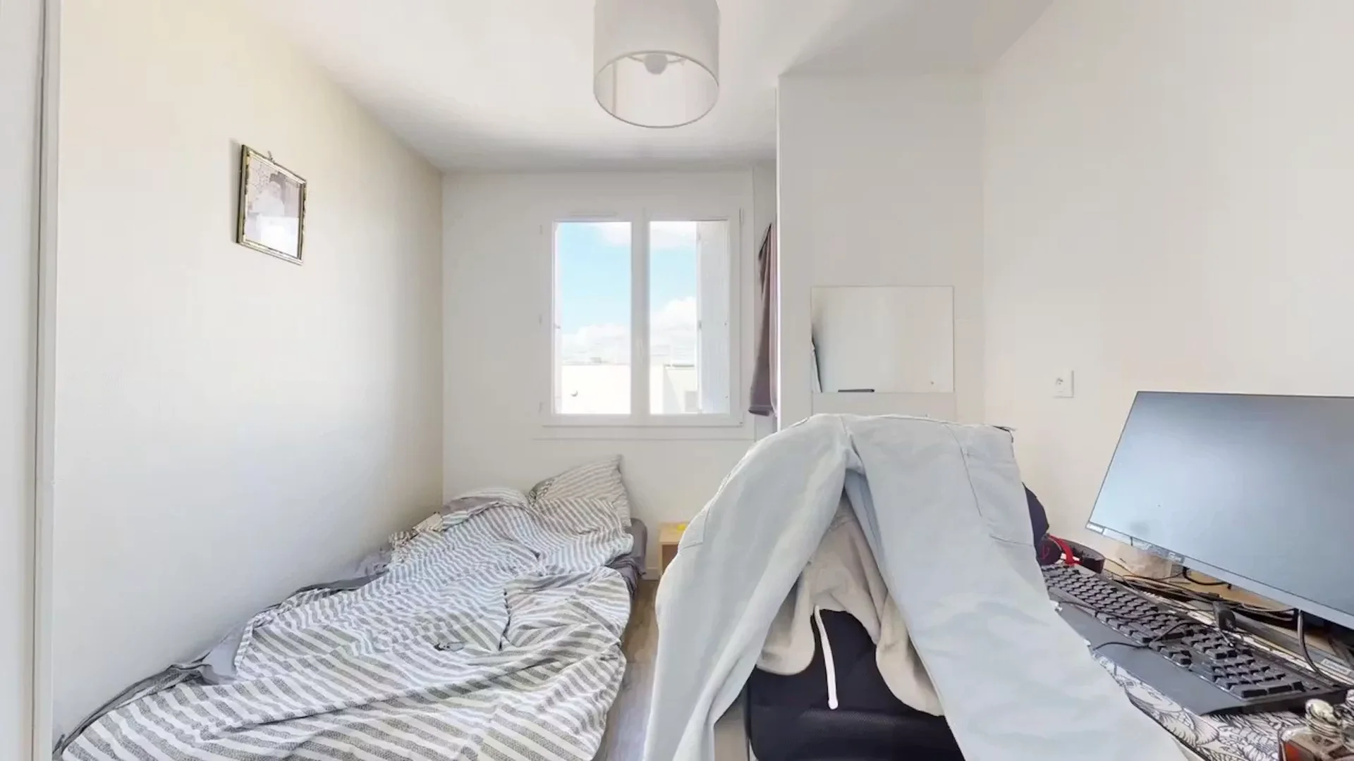 'de öğrenci dairesinde, tamamen mobilyalı kiralık oda