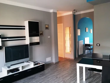 Alquiler de habitación compartida muy luminosa en Udine