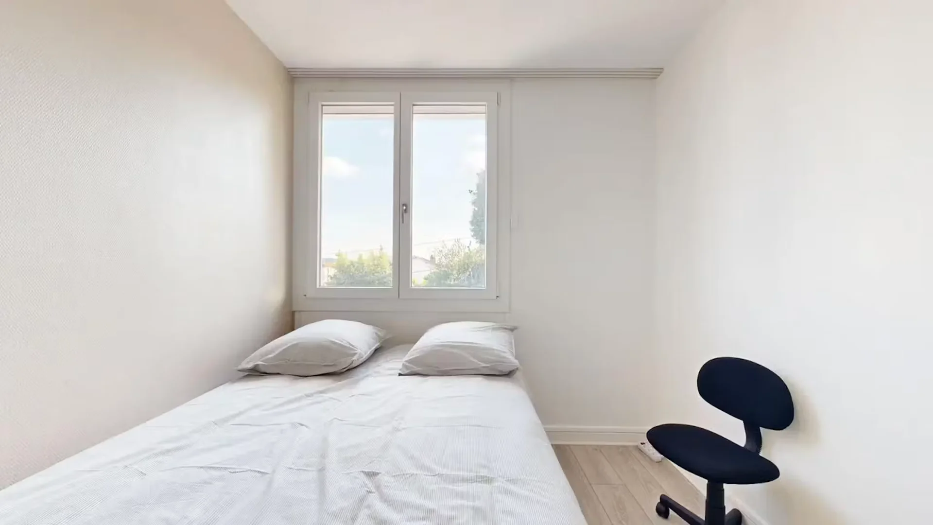 Chambre d'étudiant fonctionnelle parfaite pour étudier dans