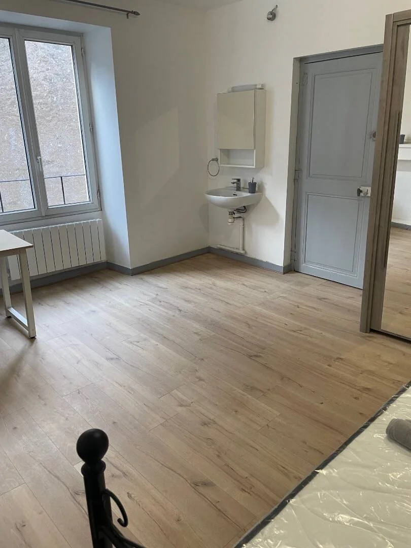 Quarto de estudante económico perto do campus em 
