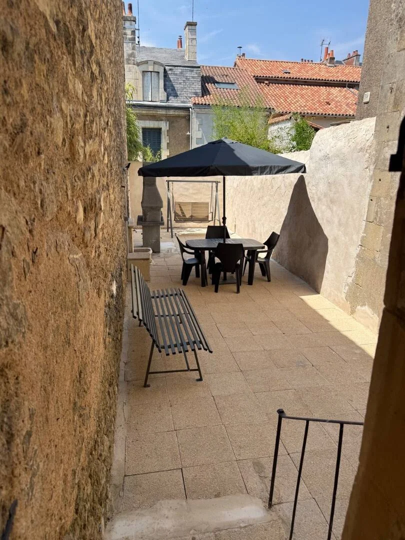Quarto de estudante confortável e espaçoso em 