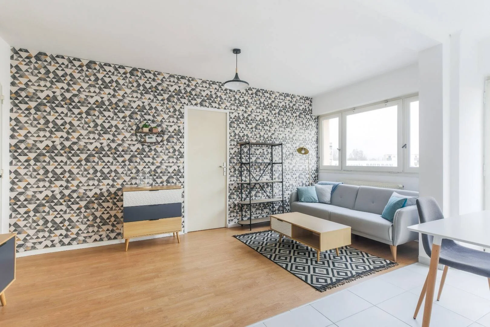 Chambre conviviale pour les étudiants dans  avec des équipements modernes