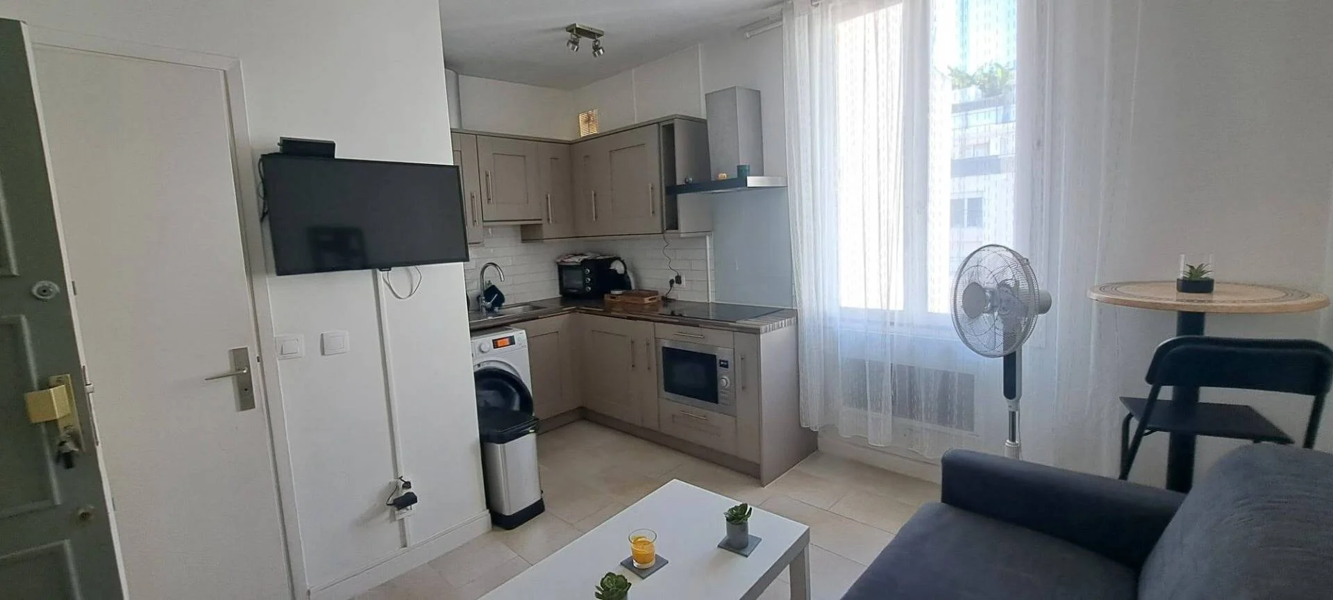 Quarto para alugar em apartamento de estudantes em , totalmente mobilado