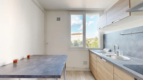 Özel oda konumu 56 Avenue De Montrapon, 13 48 görüntüsü