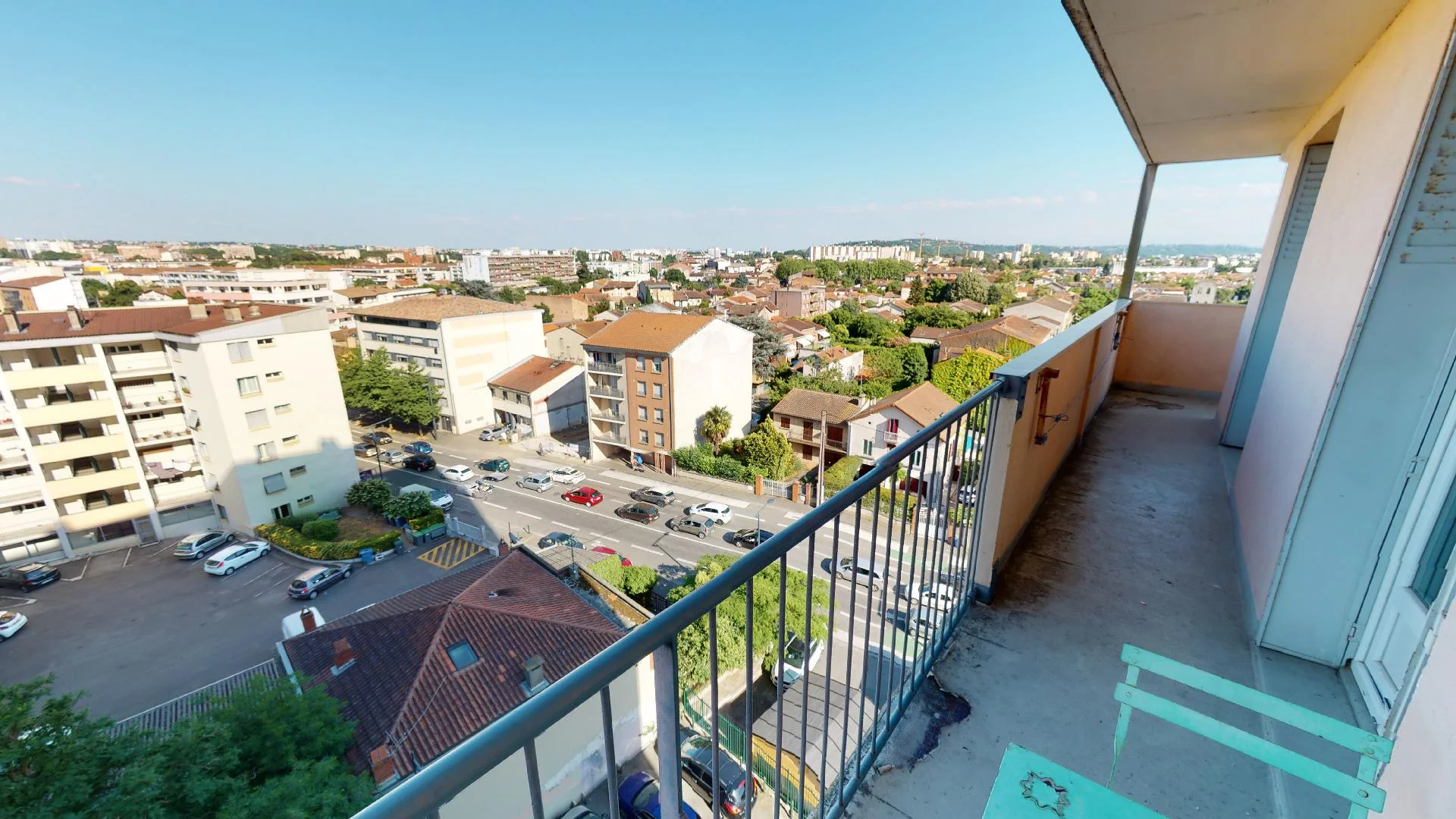 Habitación estudiantil luminosa y aireada con fácil acceso a la universidad en 