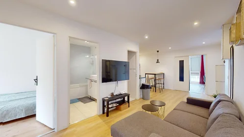 Quarto privado em 4 Place Du Bois, imagem 23 de 32