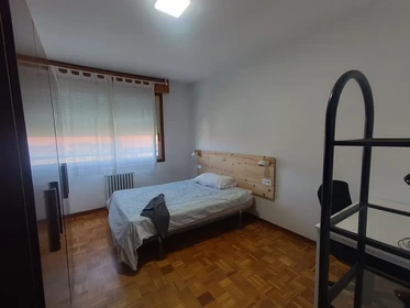 Habitación en alquiler con cama doble Pamplona-iruna