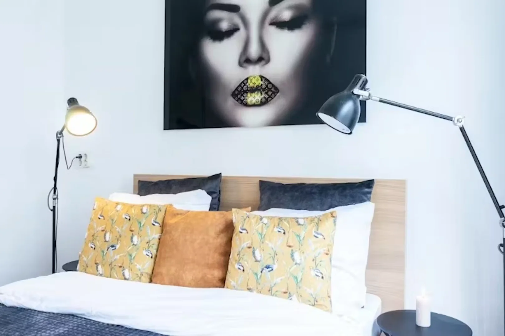 Habitación estudiantil funcional perfecta para estudiar en