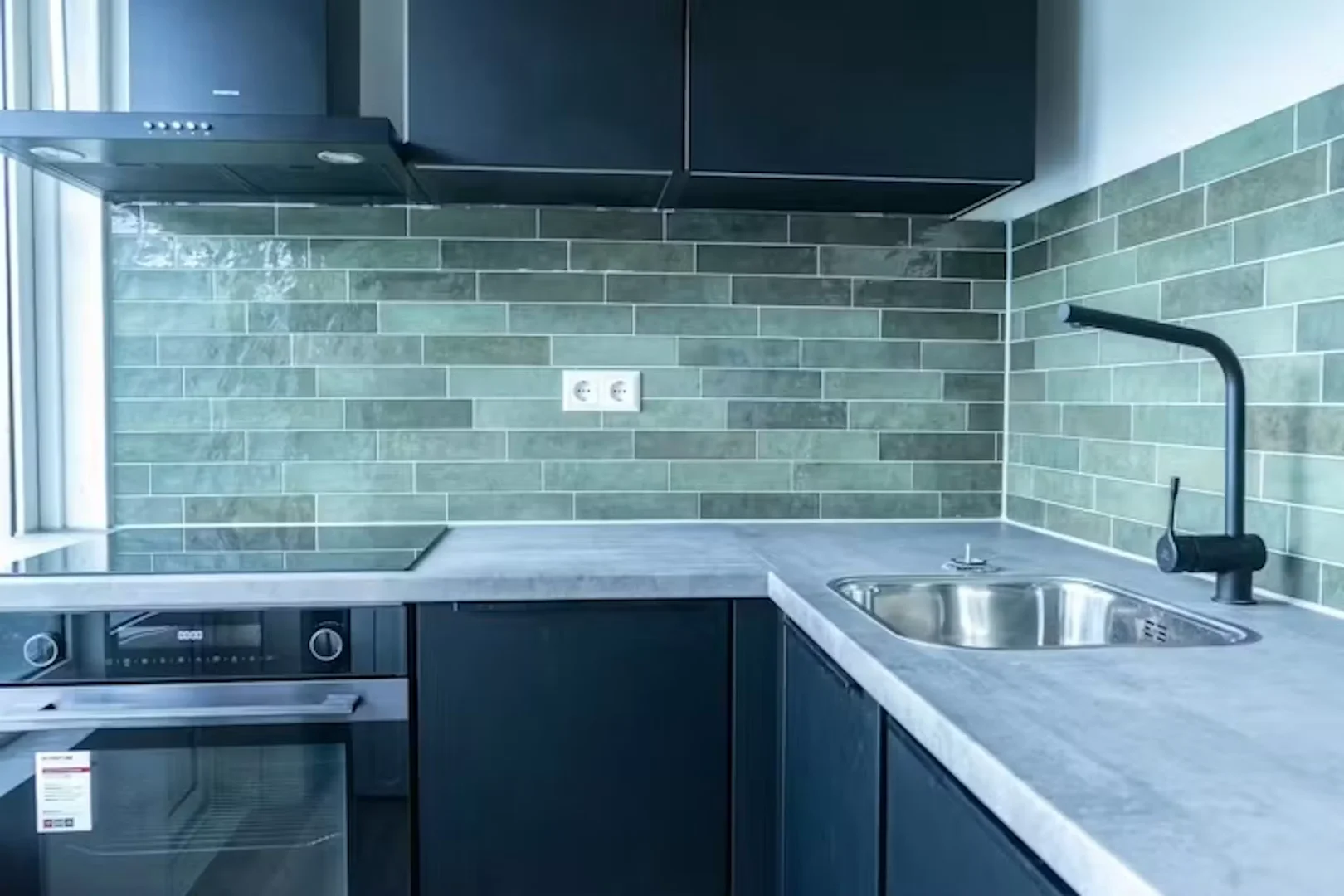 Habitación asequible para estudiantes con buena iluminación en