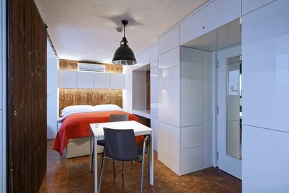 Entire apartment at Běhounská 22, image 1 of 6