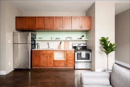 Private room at Hart St, Bedford-Stuyvesant, image 4 of 10