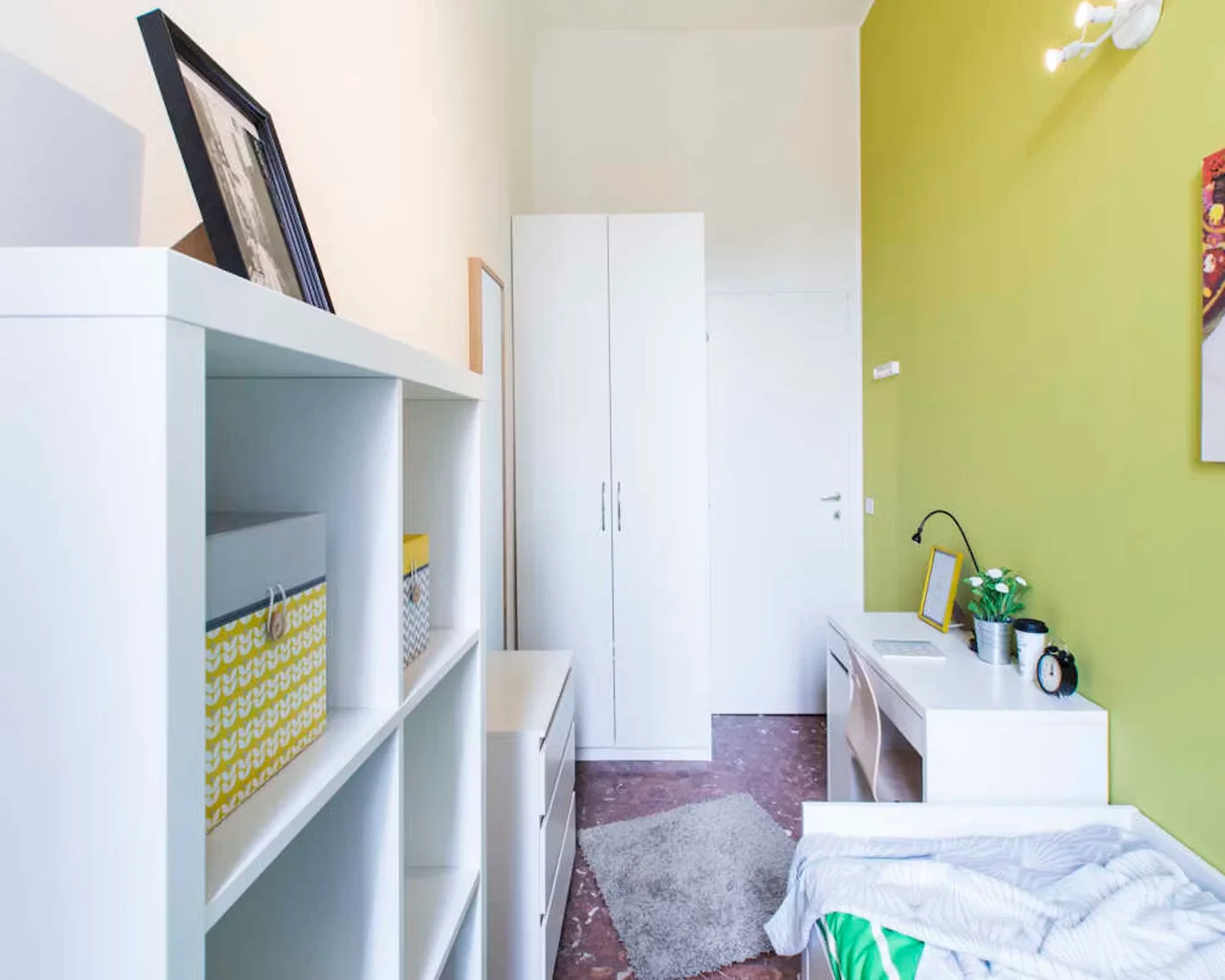 Quarto para alugar em apartamento de estudantes em , totalmente mobilado