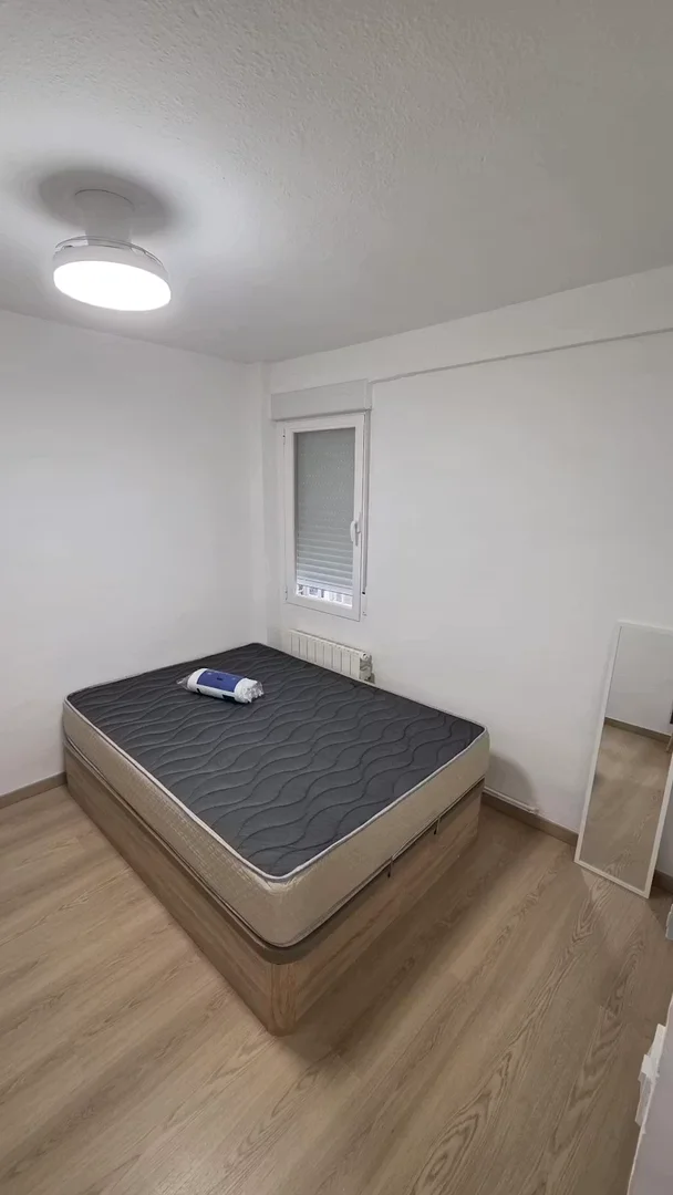 Economical student room with convenient location in