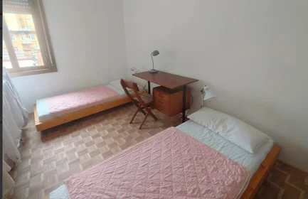 Chambre privée à Via Cristoforo Colombo, , image 1 de 6