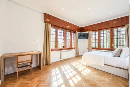 Private room at Calle Praderas, , image 4 of 10