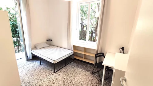 Zimmer mit Doppelbett zu vermieten Genova