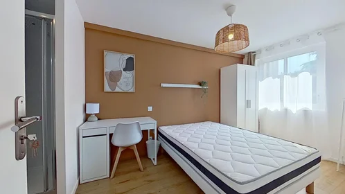 Private room at 15 Avenue du Grand Pin, image 15 of 18