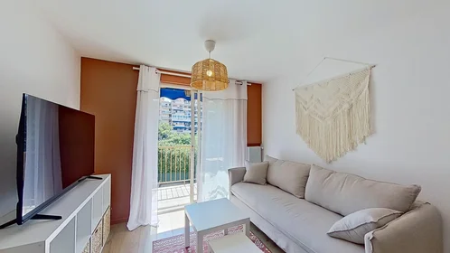 Private room at 15 Avenue du Grand Pin, image 4 of 18