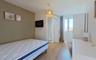 Chambre privée à 15 Avenue du Grand Pin, image 15 de 20