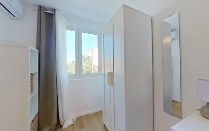 Chambre privée à 15 Avenue du Grand Pin, image 16 de 20