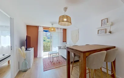 Chambre privée à 15 Avenue du Grand Pin, image 3 de 20