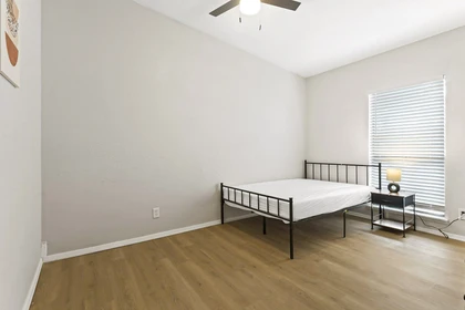 Room for rent with double bed Fort-worth