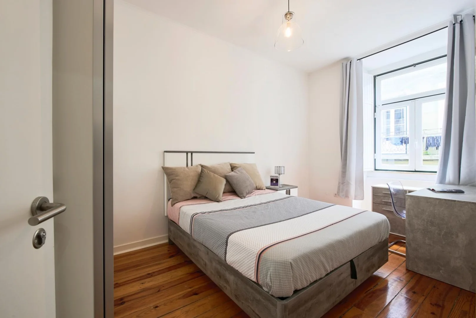 Budget-friendly student room close to campus in 