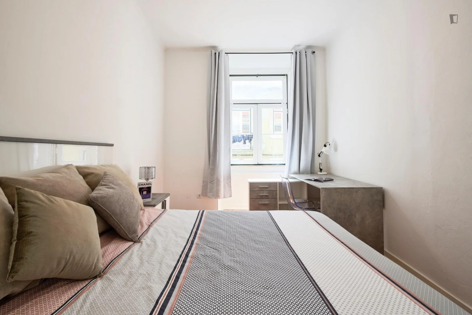 Student-friendly room in  with modern amenities