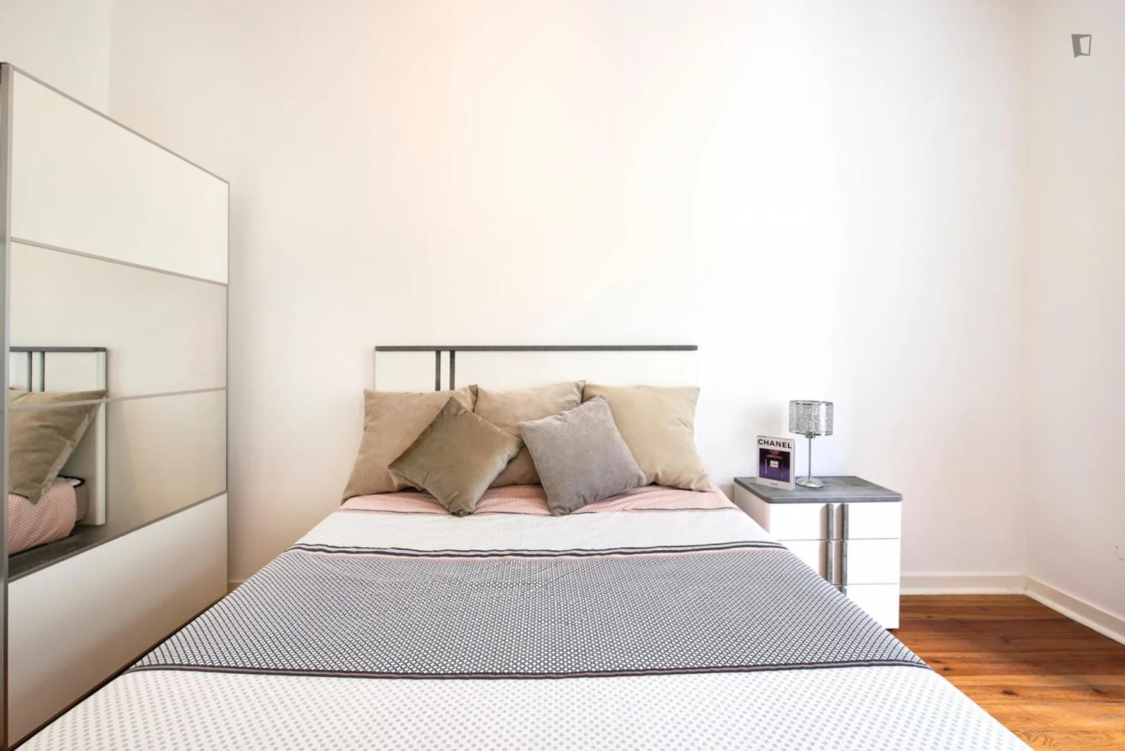 Economical student room with convenient location in 