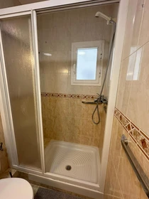 Quarto privado em Calle Fray Melchor Cano, imagem 11 de 13