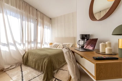 Zimmer mit Doppelbett zu vermieten Alicante-alacant