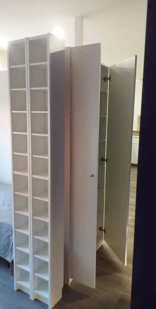 Apartamento estúdio totalmente equipado para estudantes em 