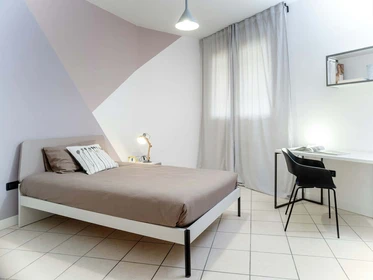 Habitación privada muy luminosa en Trento