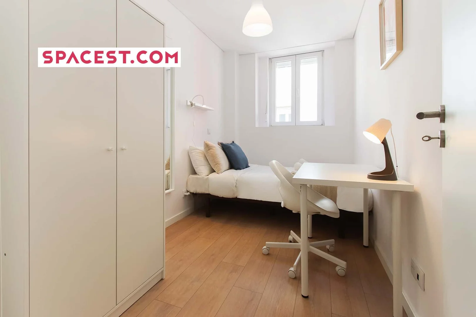 Quarto de estudante económico perto do campus em 