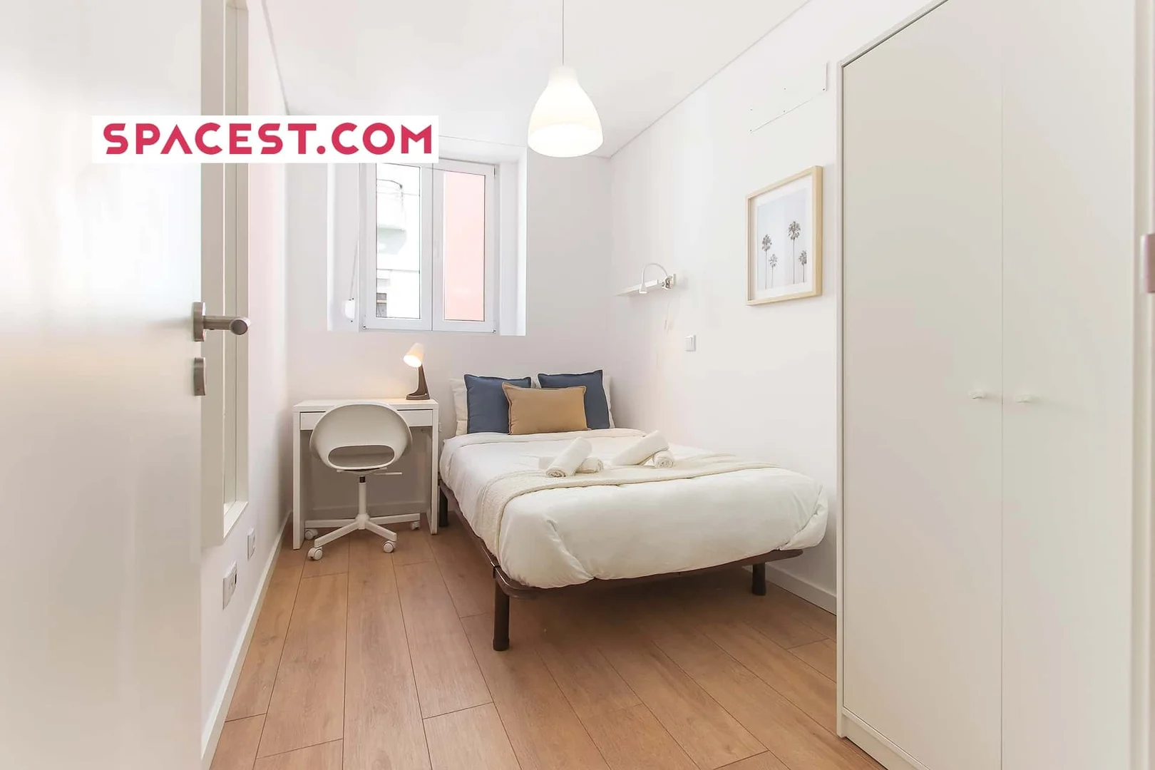 Quarto de estudante económico com localização conveniente em 