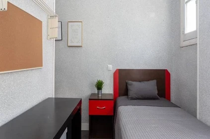 Habitación privada muy luminosa en Madrid