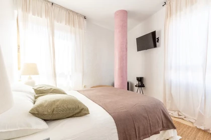 Pokój do wynajęcia z podwójnym łóżkiem w Alicante-alacant