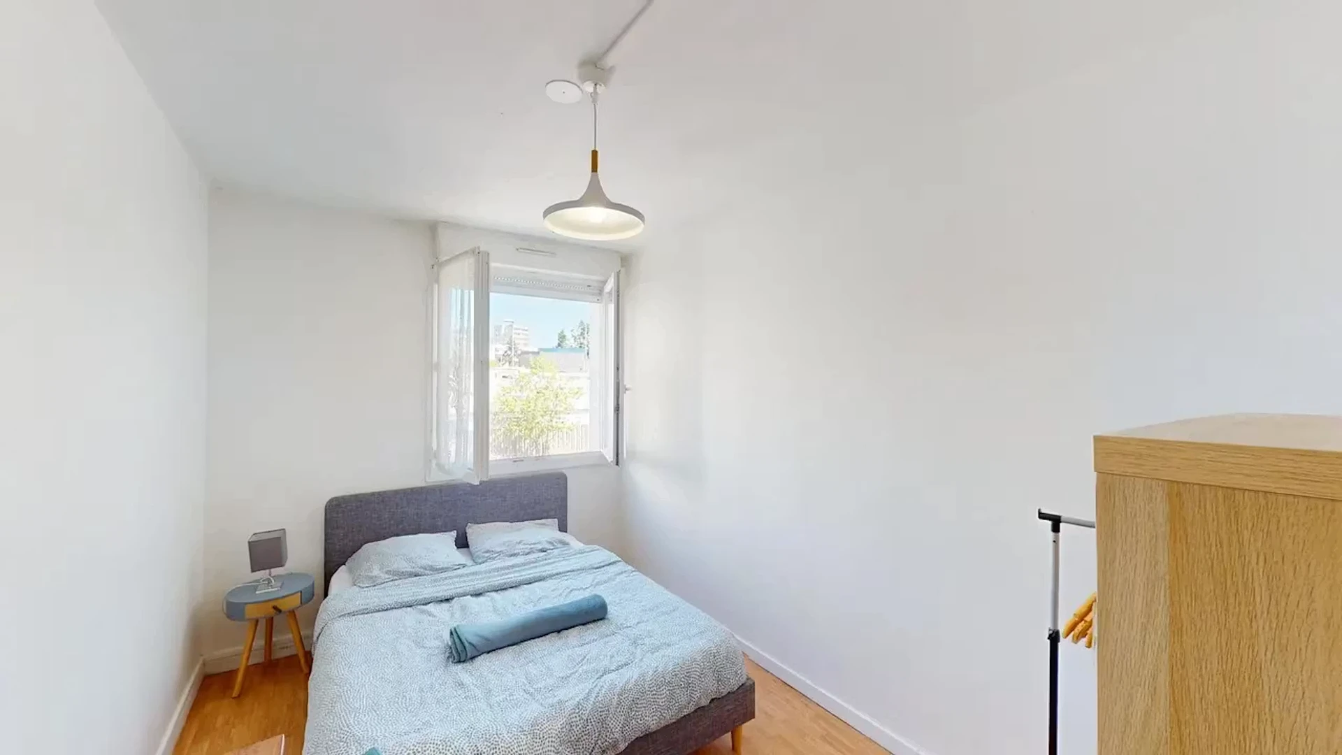 Habitación estudiantil económica con ubicación conveniente en 