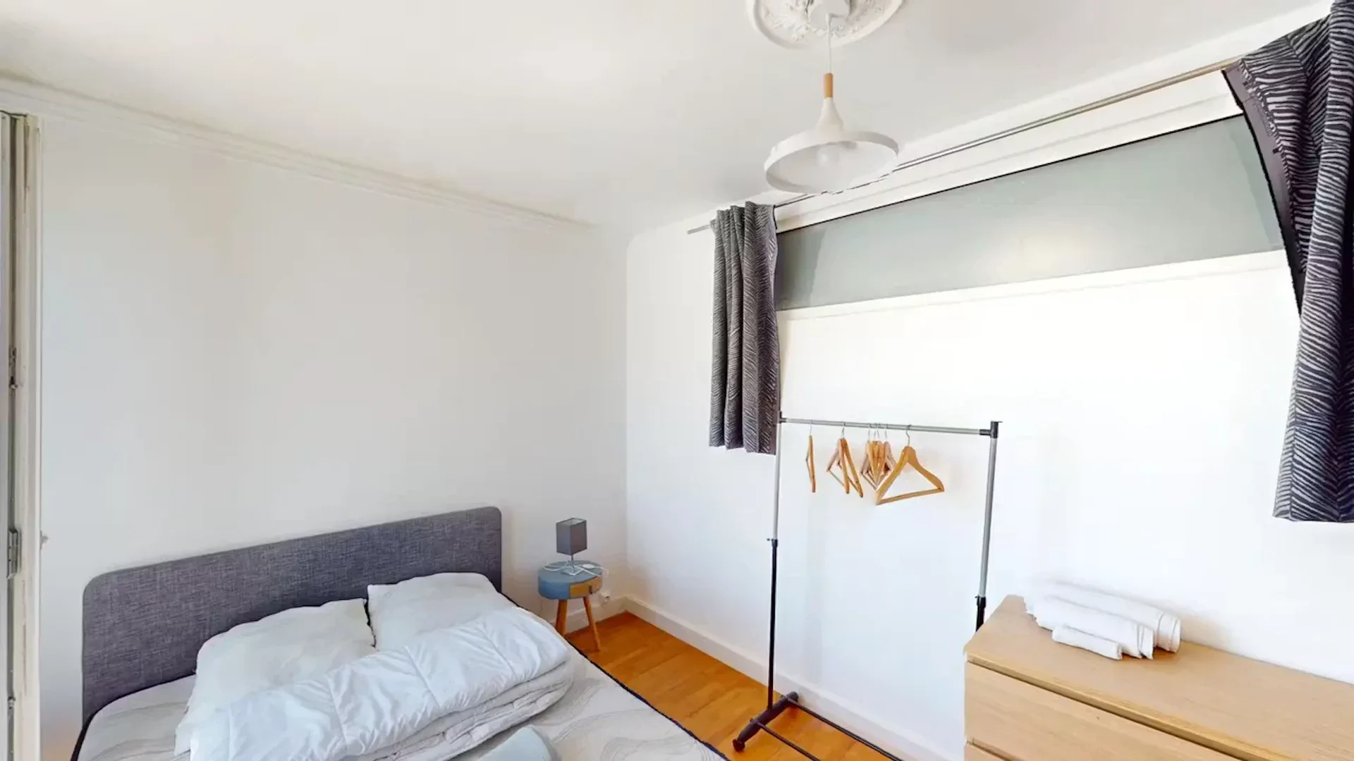 Quarto de estudante económico com localização conveniente em 