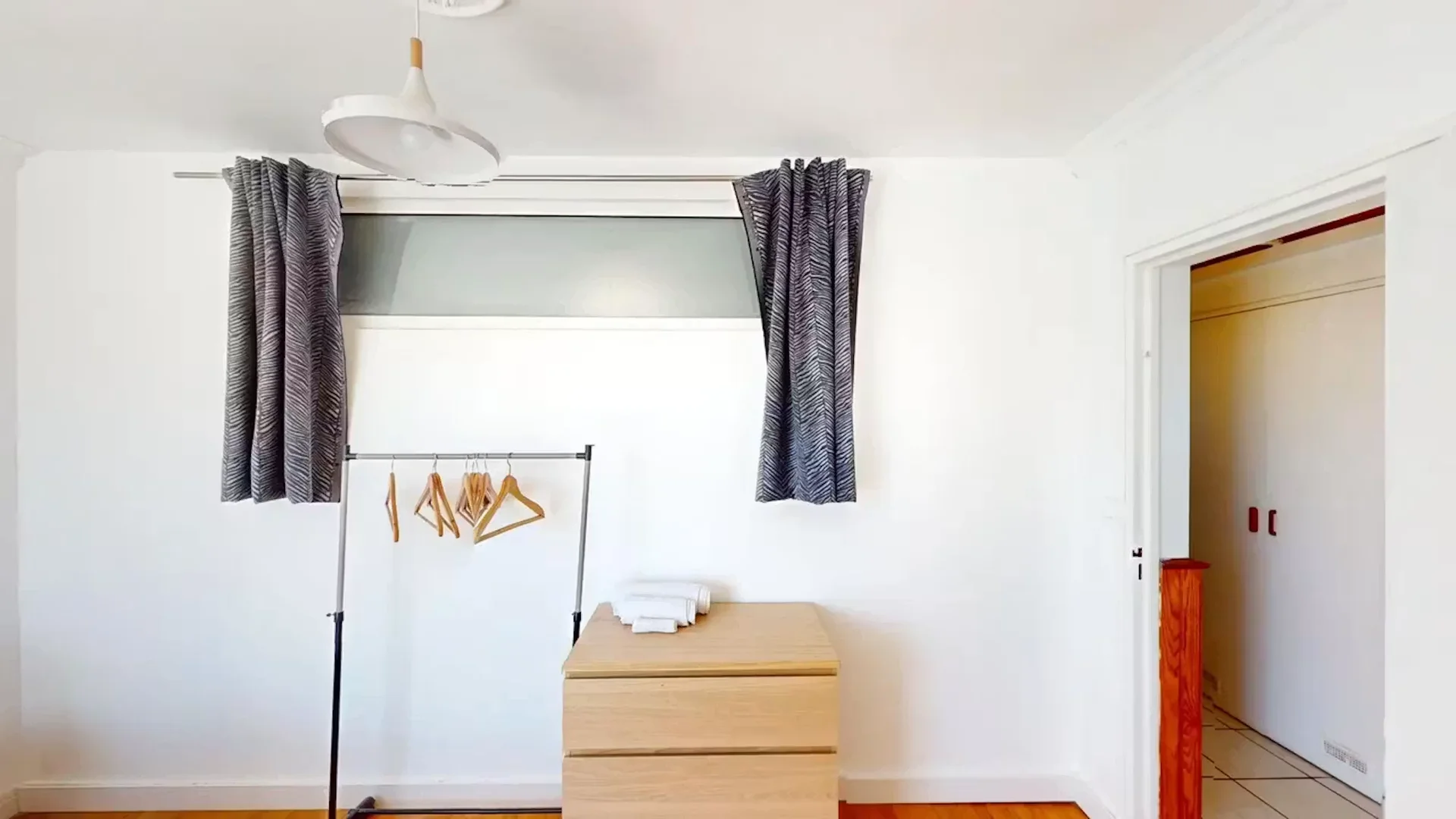 Quarto para alugar em apartamento de estudantes em , totalmente mobilado