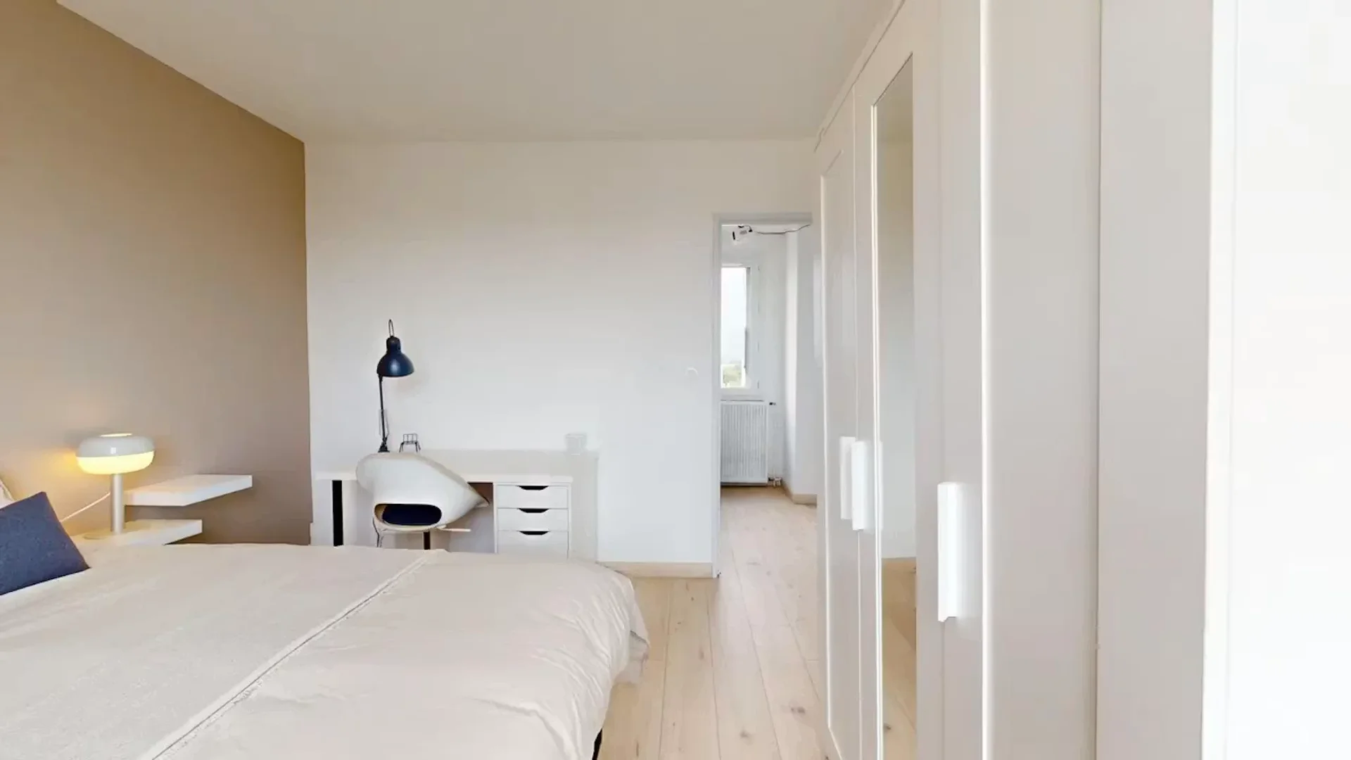 Functional student room perfect for studying in