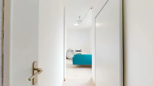 Private room at Rue Joachim du Bellay, Fontaine Lestang-Bagatelle-Papus, image 10 of 10