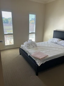 Bright private room in Cairns