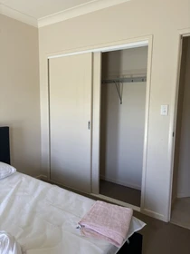 Room for rent with double bed Cairns