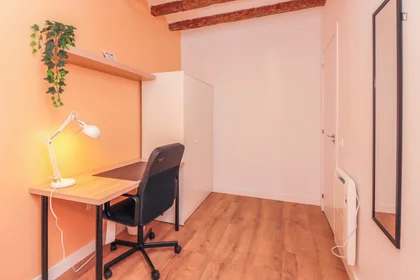 Private room at Carrer de Santa Teresa, image 2 of 27